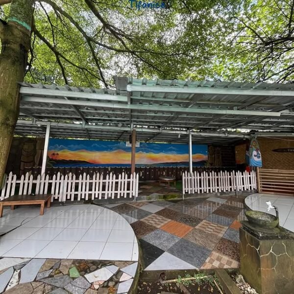 Fasilitas Umum di Kawasan Wisaata Tifanice Ocean Park Sukabumi – Gazebo (6)