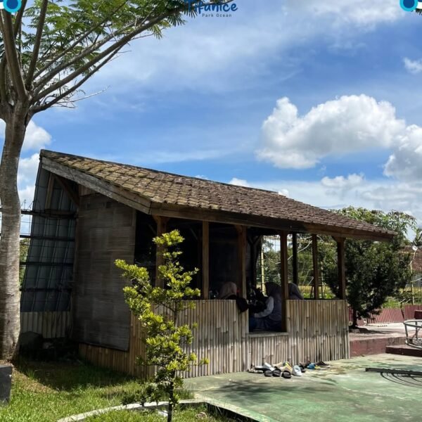 Fasilitas Umum di Kawasan Wisaata Tifanice Ocean Park Sukabumi – Saung (1)
